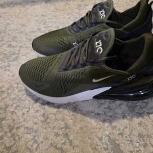 Nike Men's Dark Green and Black Athletic Shoes